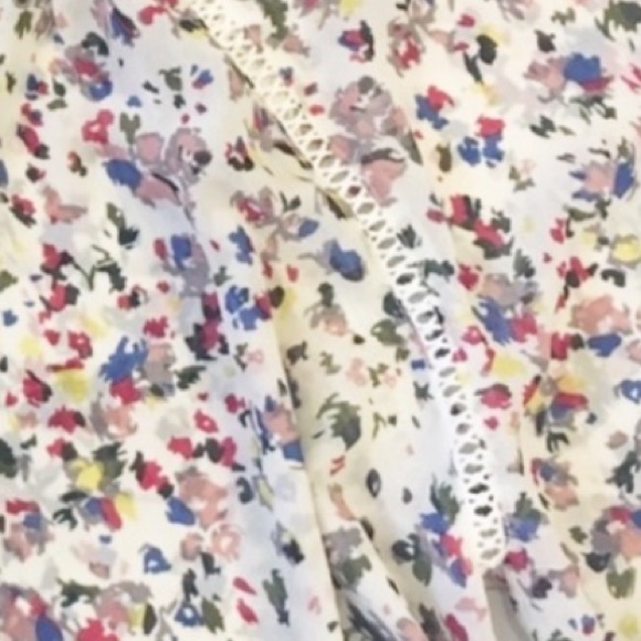 Brass and Roe Multi Floral Ruffle Blouse Size Small - Picture 9 of 13